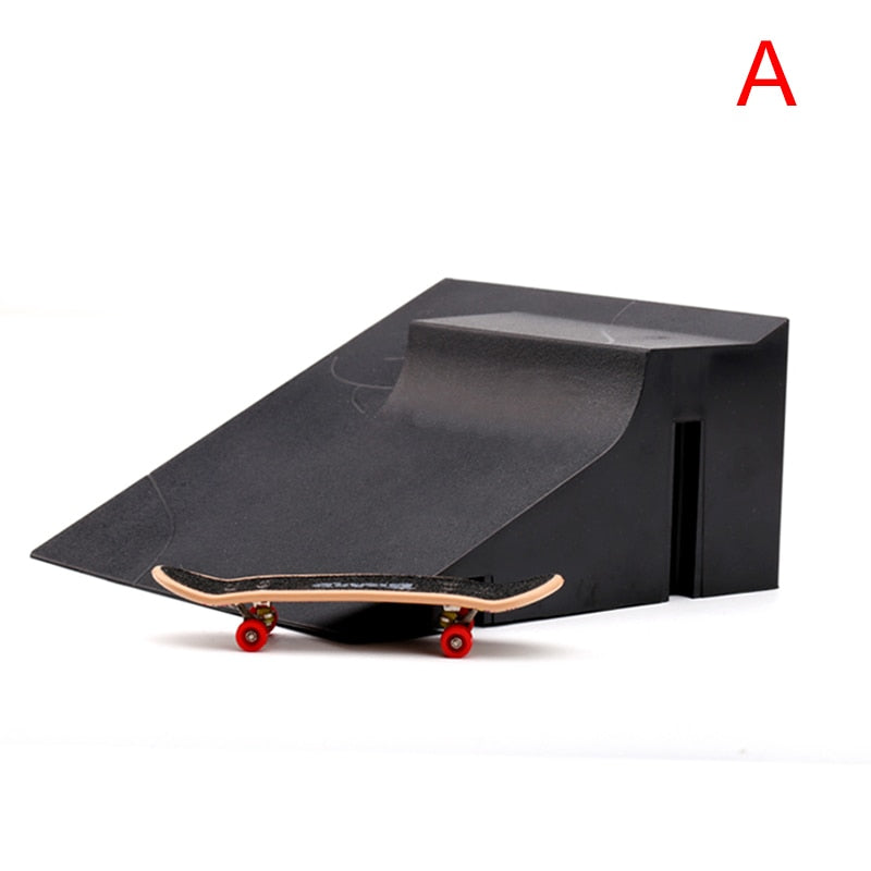 Finger skate ramp